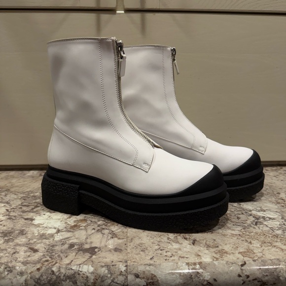 Stuart Weitzman White Charli Zip Sportlift Bootie Creeper Boots 6 W - Picture 5 of 14